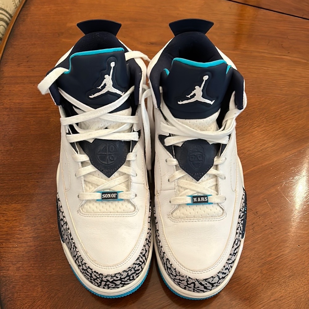 Jordan Son of Mars Low -Hornets. EUC.